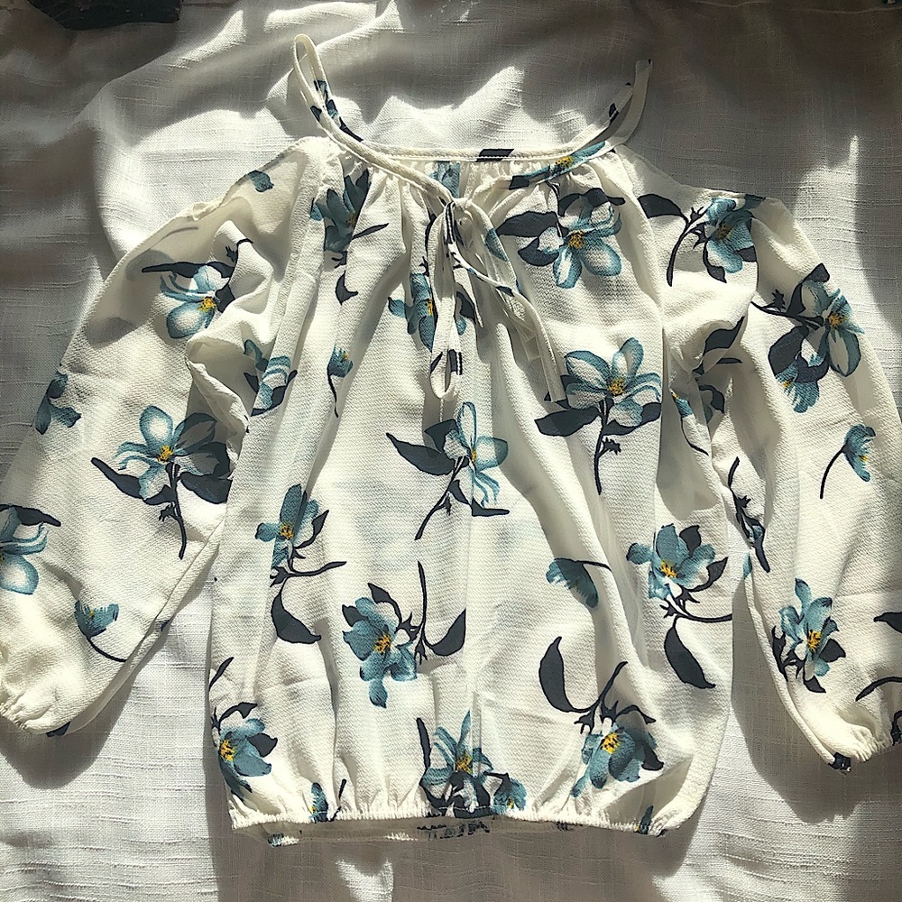 Cold Shoulder Top - Picture 2 of 6